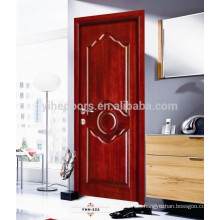 Puerta de entrada de madera maciza con pintura.